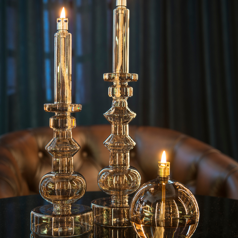 Sfeerbeeld van set Kandelaar Olielamp champagne kleur in M en L formaat van Peri Living verkrijgbaar bij BloomFever