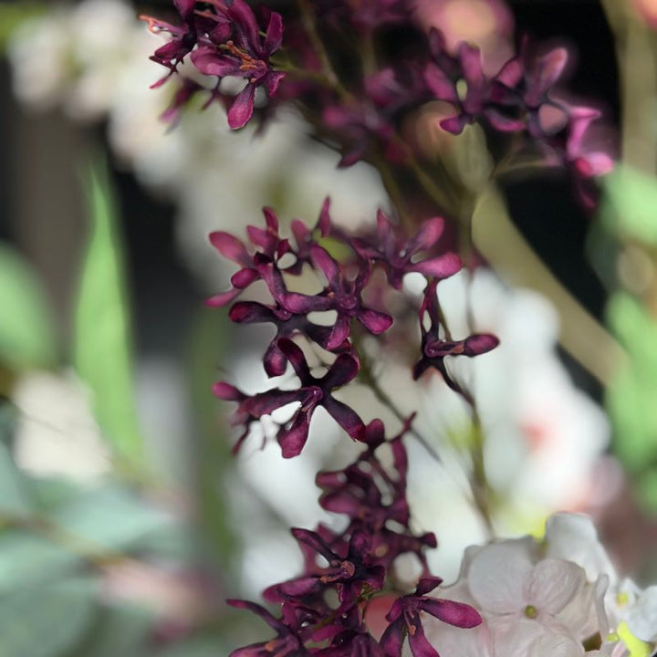 Sfeervol boeket Jacomijn zijdenbloemen, ideaal als stijlvolle decoratie voor huis of kantoor.