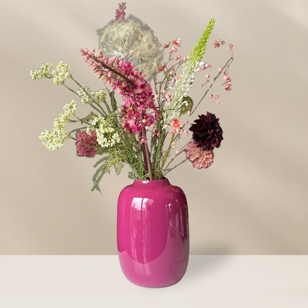 Zijdenbloemen boeket Wiesje met burgundy dahlia’s in najaarstinten.