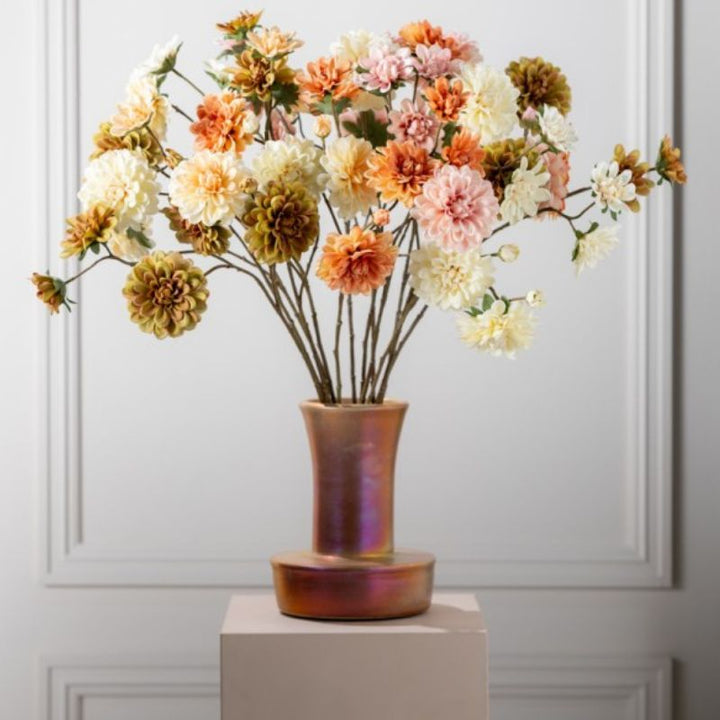 Boeket van groene, roze, witte en zalm kleurige dahlia's. Kunstbloemen van het merk Silk-ka verkrijgbaar bij Bloomfever, ook als losse stelen.