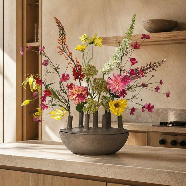 Doordachte combinaties van kleur, materialen, zijden bloemen en accessoires.