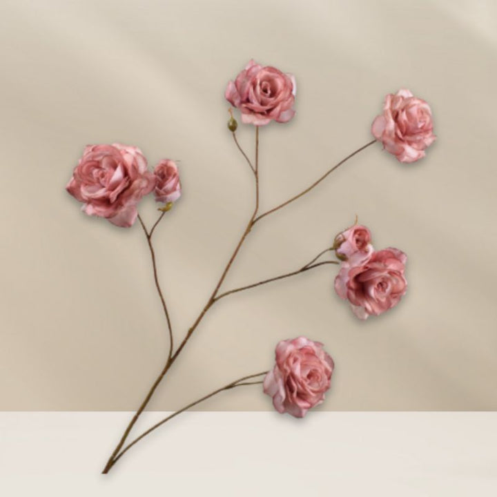Silk-ka zijden mauve rozen tak 93 cm – realistische kunstroos in zachte paarsroze tint, perfect voor hoge vazen en stijlvolle bloemstukken, verkrijgbaar bij Bloomfever.