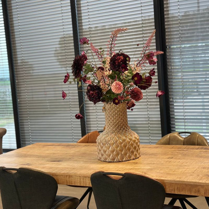 Realistische zijden roos van Silk-ka, 70 cm hoog, in stijlvolle bordeaux/burgundy herfstkleur – hoogwaardige kunstbloem verkrijgbaar bij Bloomfever.